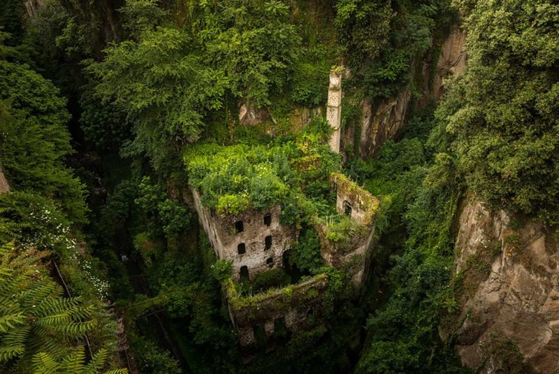 Schaue dir diese 20 verlassenen Orte an, die die Natur sich genommen hat