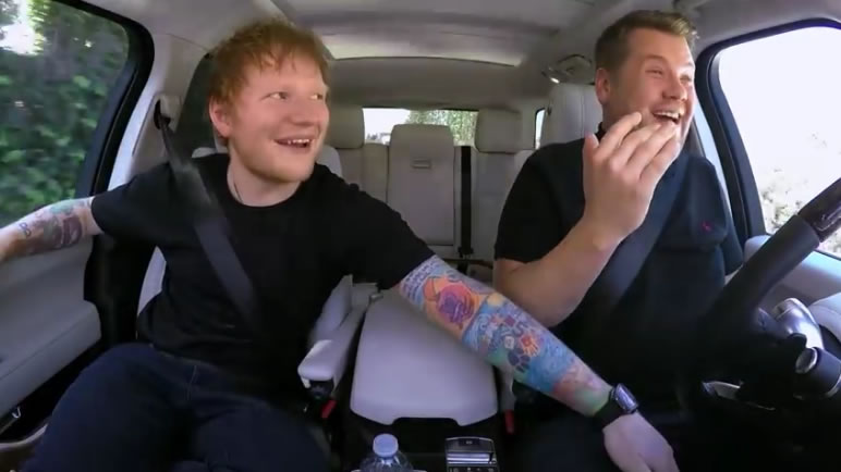 Ed Sheeran sitzt im Auto und fängt an zu singen – dann zeigt er, warum die ganze Welt so verrückt nach ihm ist.