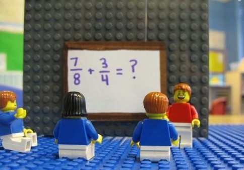 Lehrerin bringt LEGO-Steine in die Klasse und löst damit Lern-Begeisterung aus.