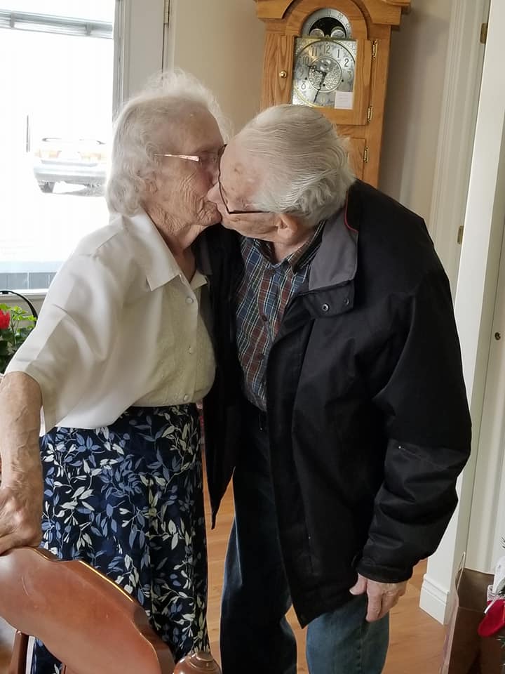 Sie sind seit 69 Jahren verheiratet – nun, kurz vor Weihnachten, werden sie von den Behörden getrennt