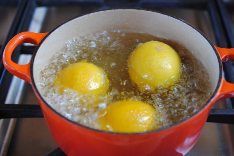 Koche abends Zitronen und trinke Flüssigkeit, wenn du aufwachst ... Du wirst von den Ergebnissen schockiert sein (im positiven Sinne)!