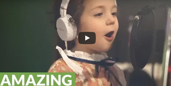 Niemand kann so singen wie Frank Sinatra – aber hört genau hin, als die 5 Jahre alte Sophie zu singen anfängt