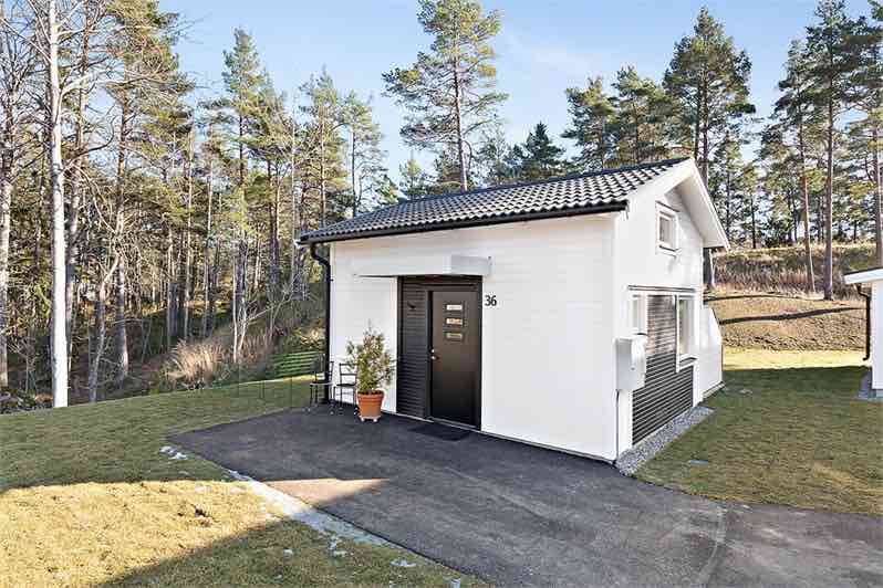 Eines der kleinsten Häuser in Schweden wurde verkauft – so sehen die 22m² aus!
