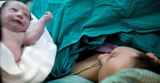 Frau erhält Gebärmutter einer Toten - und bringt ein Baby zur Welt