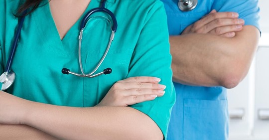 Krankenschwester kündigt, um bei Discounter zu arbeiten
