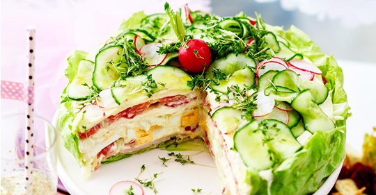 Salattorten - die zwei besten Rezepte für Party und Buffet