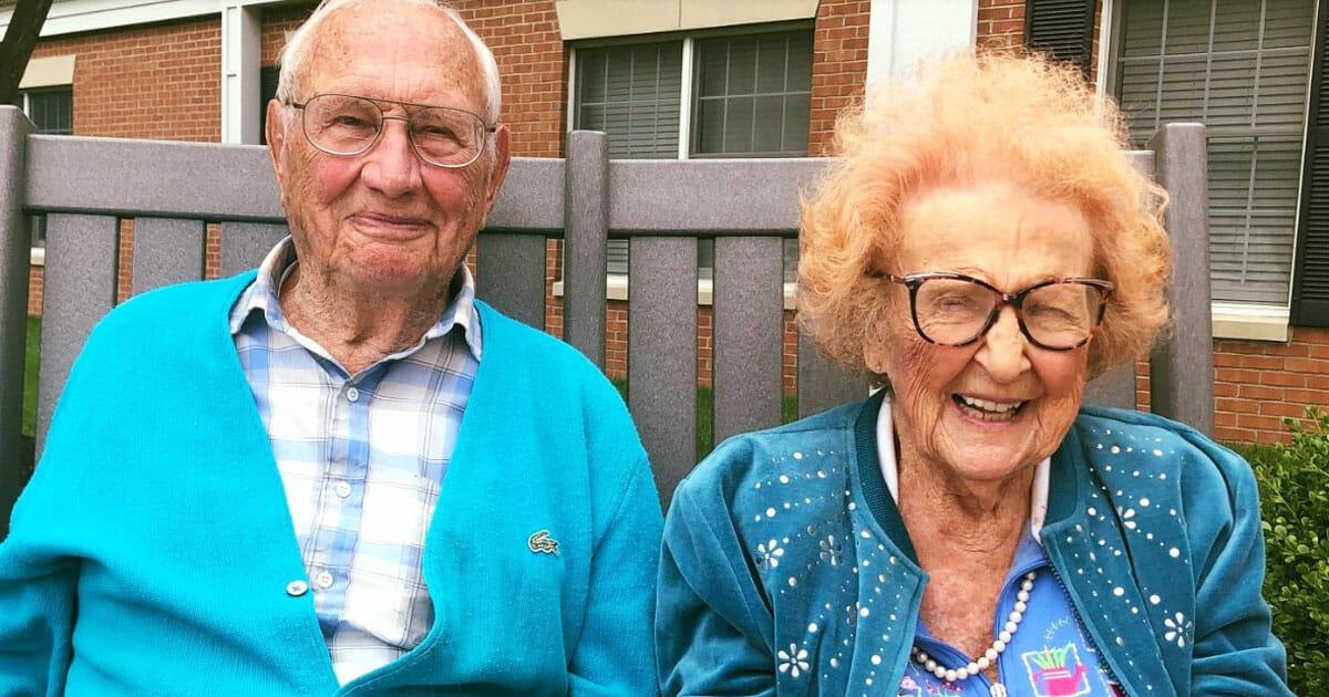 Die Liebe kennt kein Alter: Seniorenpaar gibt sich das Ja Wort – er ist 100 und sie 103 Jahre alt