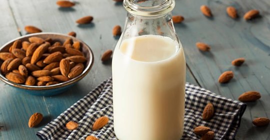 Warum Mandelmilch keine gute Alternative zu Kuhmilch ist – und welche Sie stattdessen trinken sollten