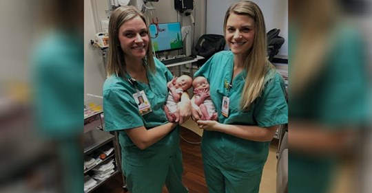Eineiige Krankenschwester-Zwillinge helfen bei Geburt von eineiigen Zwillingen