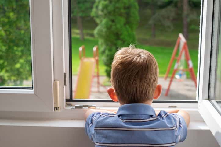 Sonderschul-Lehrerin zwingt 5-Jährigen zwei Stunden in seinem ‚Häufchen‘ zu sitzen – 'Soll Manieren lernen'