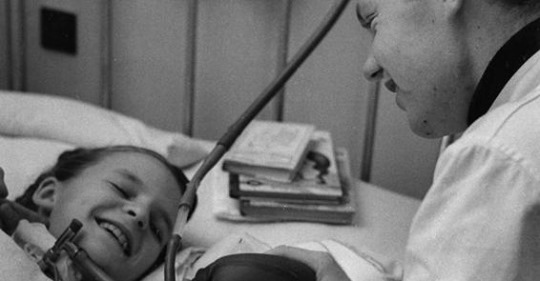 Wie eine Polio-Epidemie der 1950er-Jahre heute Corona-Patienten das Leben rettet