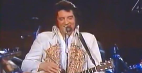 Elvis Presley singt sein letztes Lied aller Zeiten in einem Konzert 1977