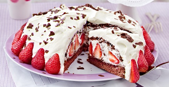 Erdbeer-Stracciatella-Torte - so geht's