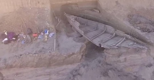 Spektakulärer Fund: Forscher graben 19 Meter langes Boot aus der Römerzeit aus
