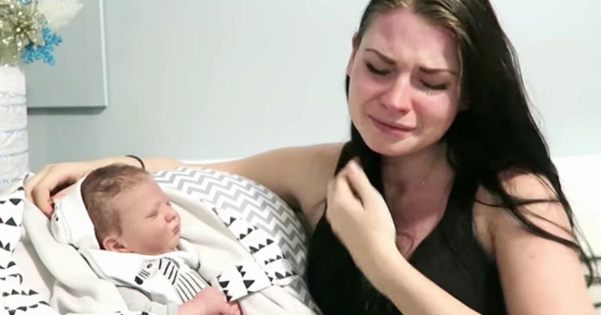 Mutter lässt tot geborenen Sohn als Puppe nachmachen