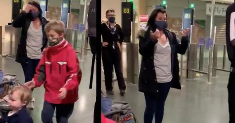 Fremder hilft Mama Stephanie am Ryanair Schalter mit Gepäck
