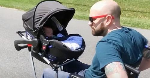 Behinderter Vater kann mit seinem Sohn nicht spazieren gehen, Schüler bauen Rollstuhl-Kinderwagen