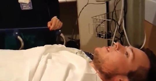 Peinliches Video: Vater filmt betäubten Sohn im Krankenhaus
