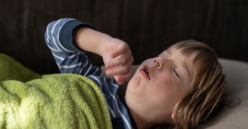 Pseudokrupp Anfall: Welche Symptome Kinder bei dem Husten haben