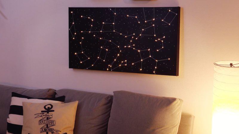 Persönliches DIY Geschenk: Leuchtendes Wandbild vom Sternenhimmel deines Geburtstags