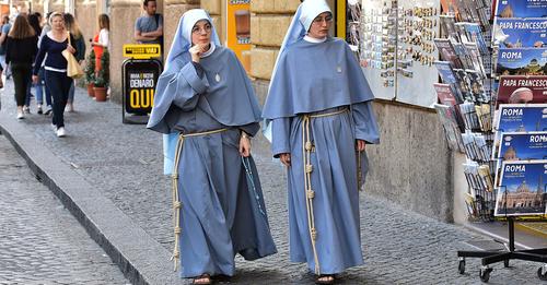 Zwei Nonnen gehen auf Mission – als sie zurückkehren, sind beide schwanger