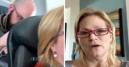 Frau, auf deren zurücklehnten Flugzeugsitz ein wütender Passagier wiederholt eingeschlagen hat, teilt ihre Geschichte