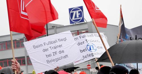 Jobabbau bei Bayer und ZF: Kündigen gerade mehr Firmen als früher?